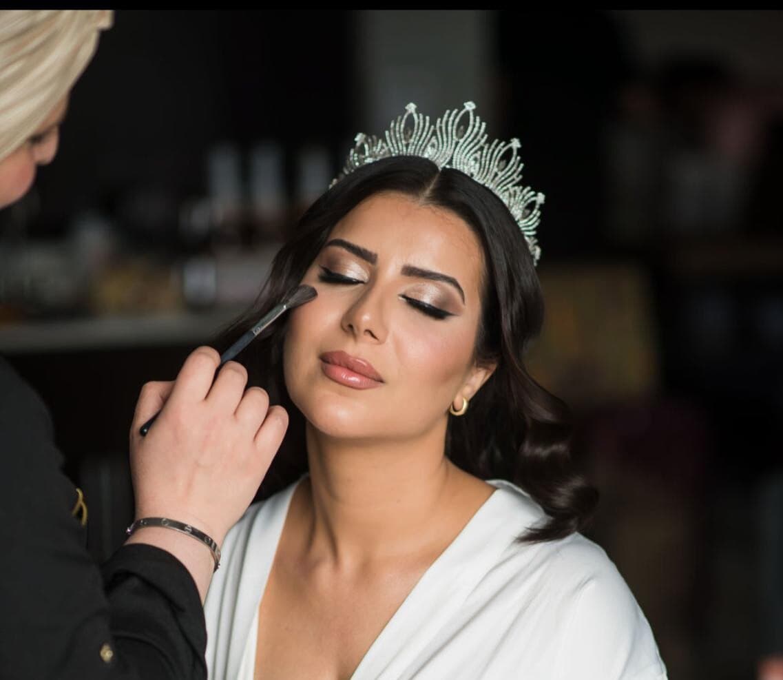 Bride getting ready, soft natural bridal makeup