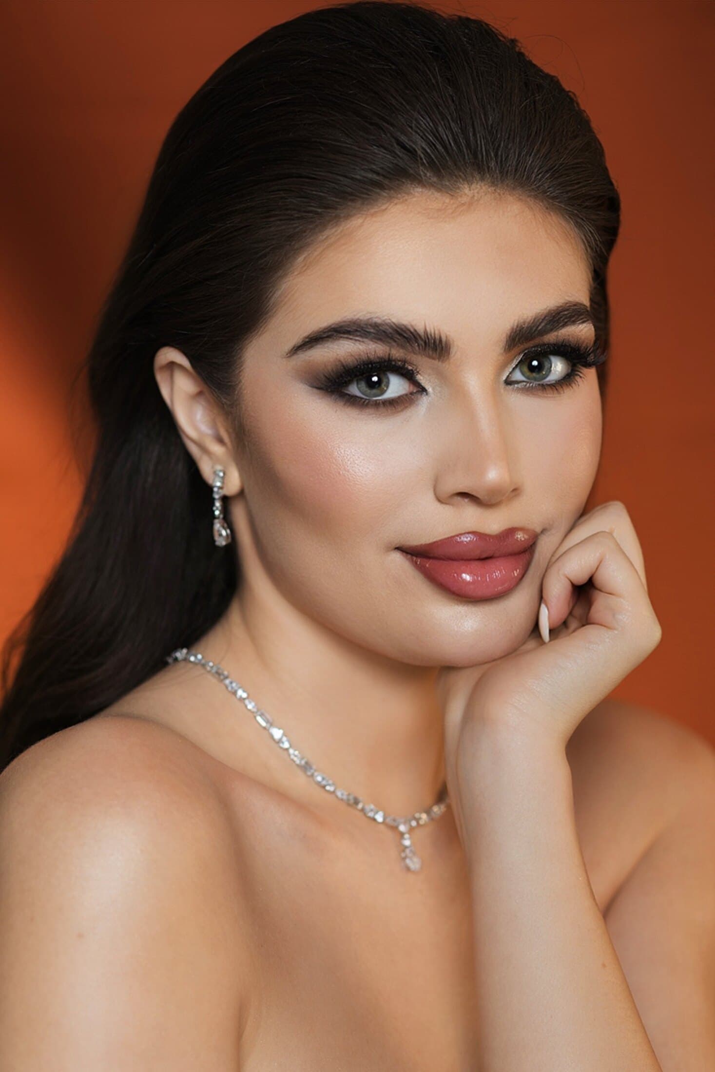 Statement bridal makeup with diamond necklace, editorial glam by Malaz