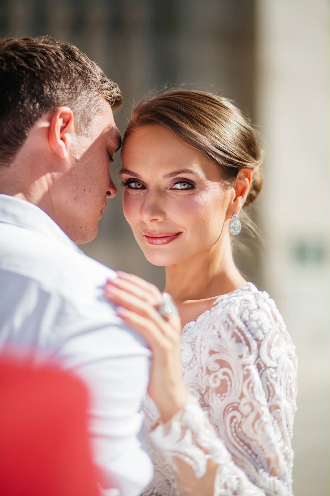 Bride and groom portrait, radiant long-wear bridal makeup with soft smoky eyes by Malaz